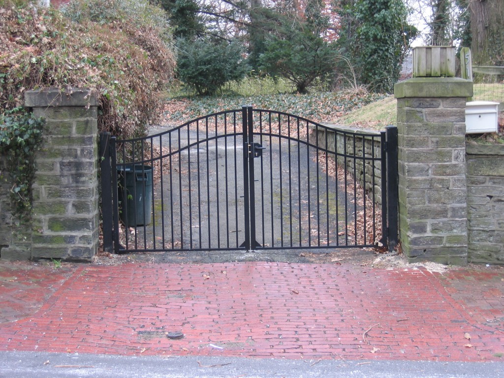 S9-Storrs Woodbridge Estate Gate