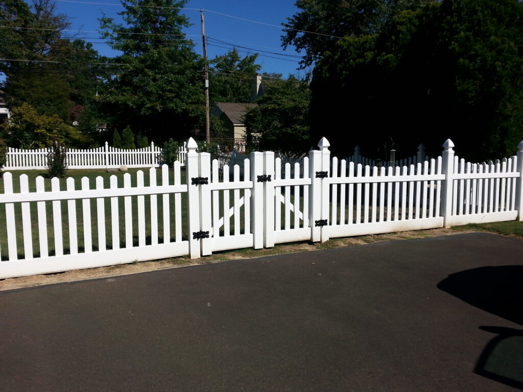 clean white vinyl fence from Everlasting Fence Company